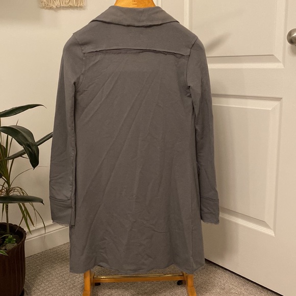 Linq - designed in LA - over the bottom shirt/ sweater - Picture 2 of 13